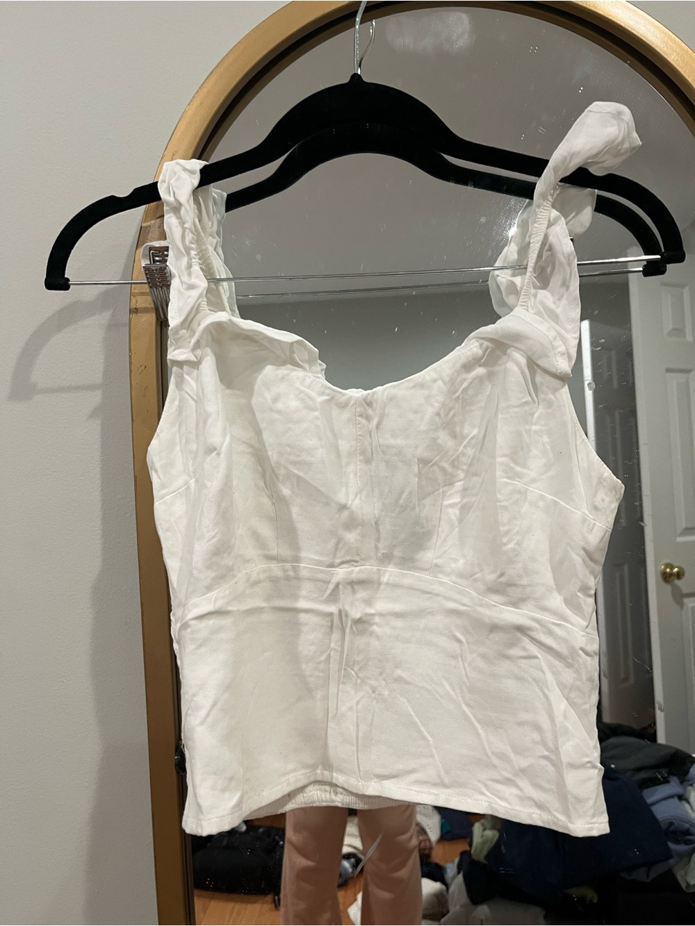 Gently worn Abercrombie & Fitch White Ruffle Cotton Top (size small)